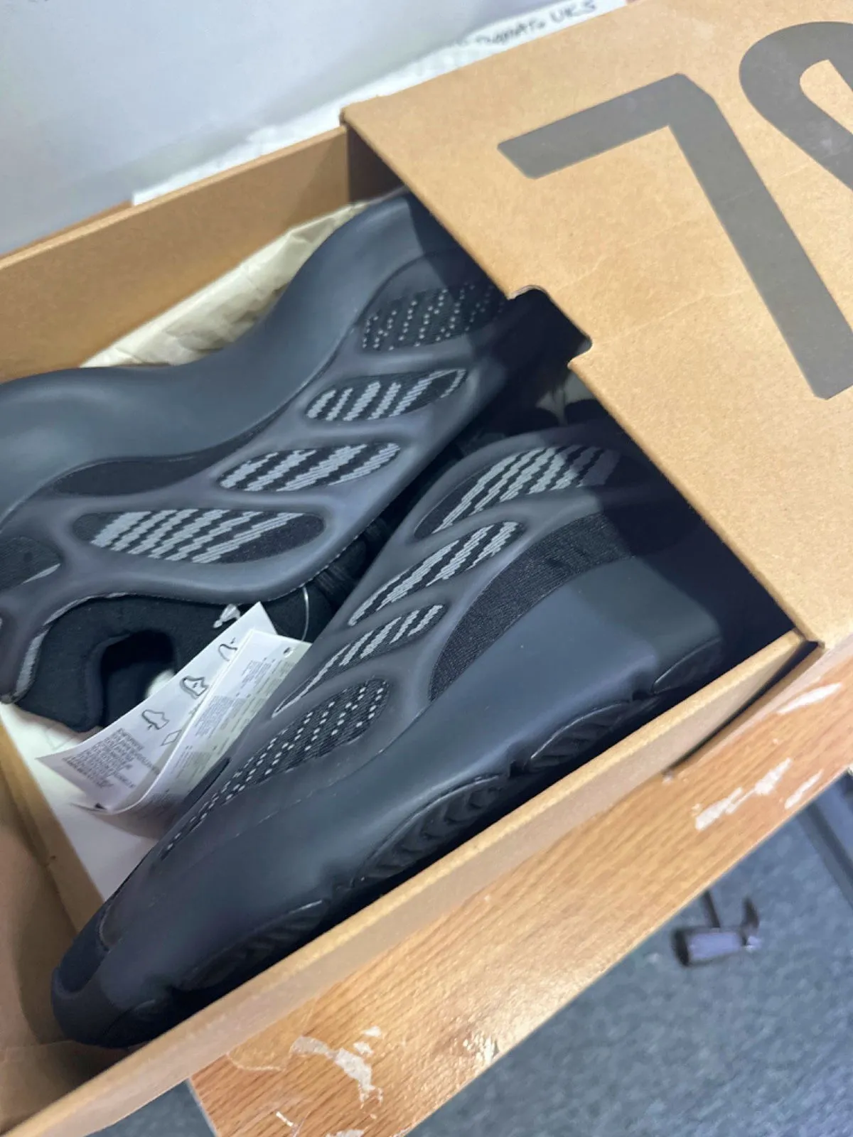 Adidas Black H67799 Yeezy 700 V3 Alvah Trainers 👟 UK 09 👟