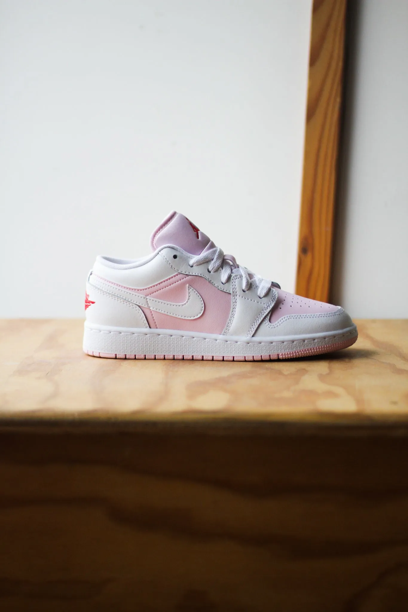 AIR JORDAN 1 LOW (GS) "PINK FOAM /WHITE-FIRE RED"