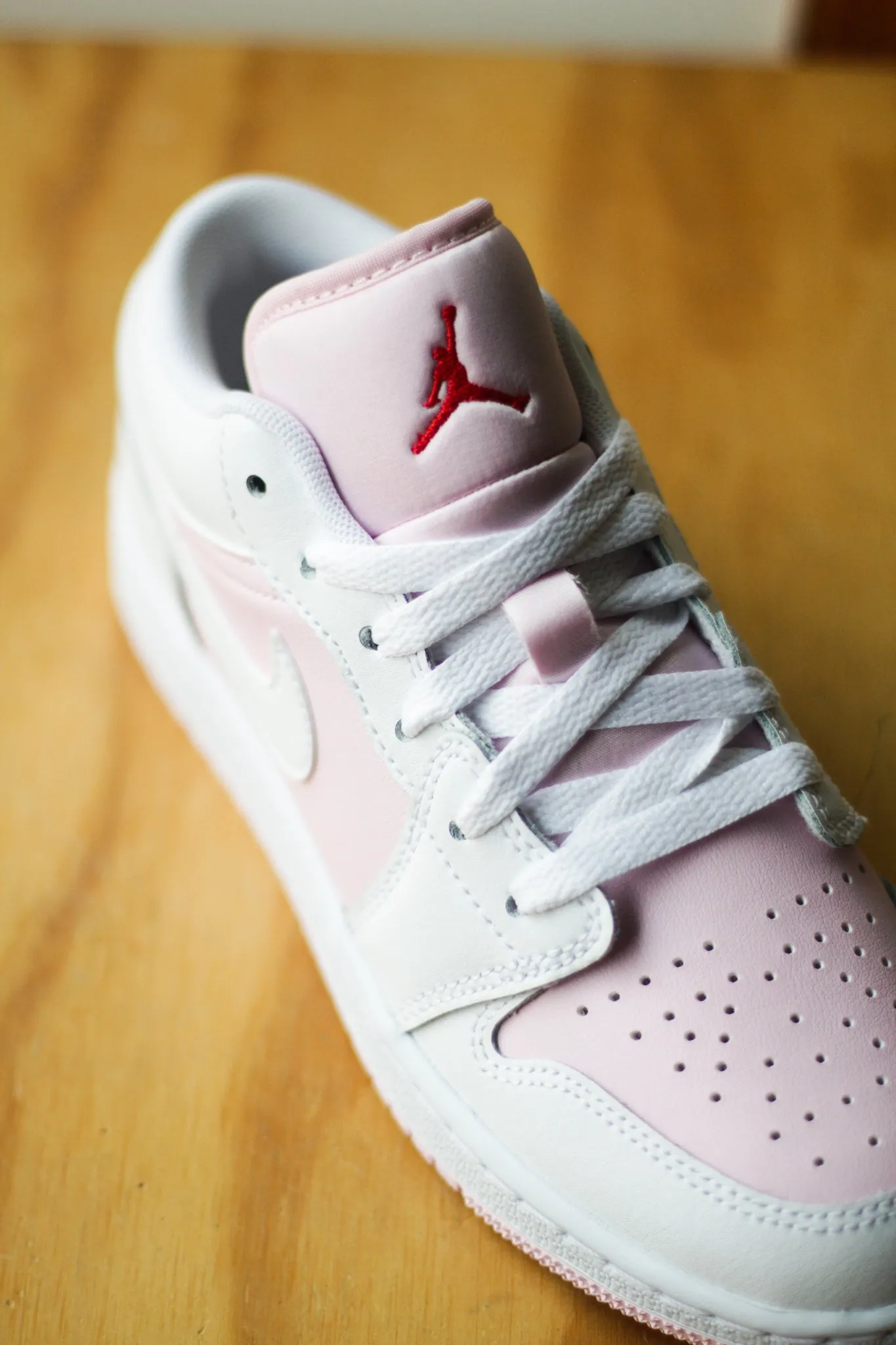 AIR JORDAN 1 LOW (GS) "PINK FOAM /WHITE-FIRE RED"