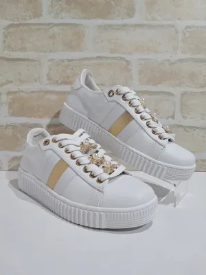 Bee White by Hinako