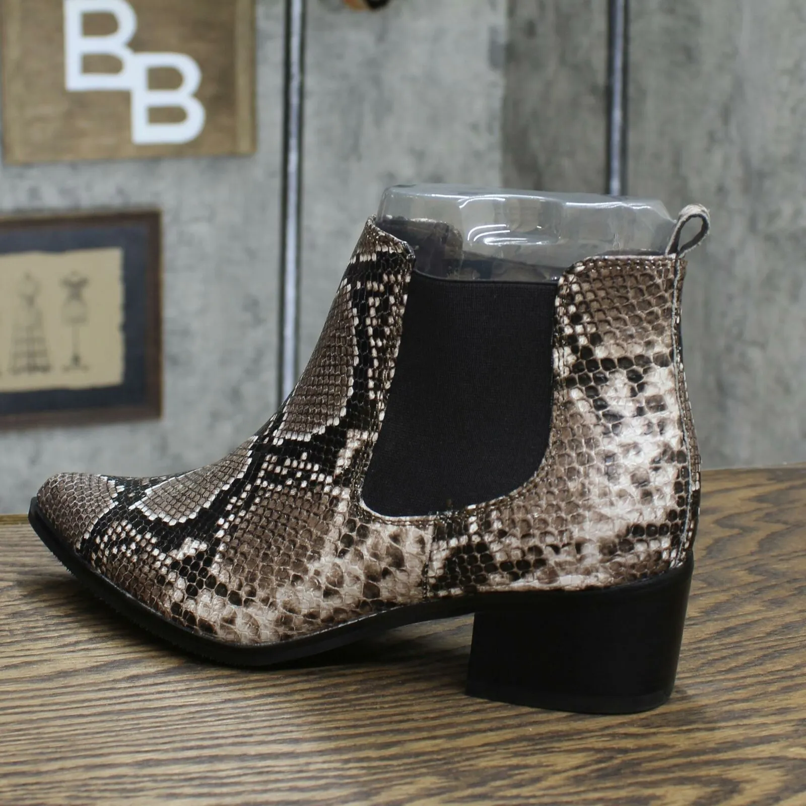 Blondo Emelia Waterproof Chelsea Bootie Brown Snake Leather MISMATCH (9,8 1/2)