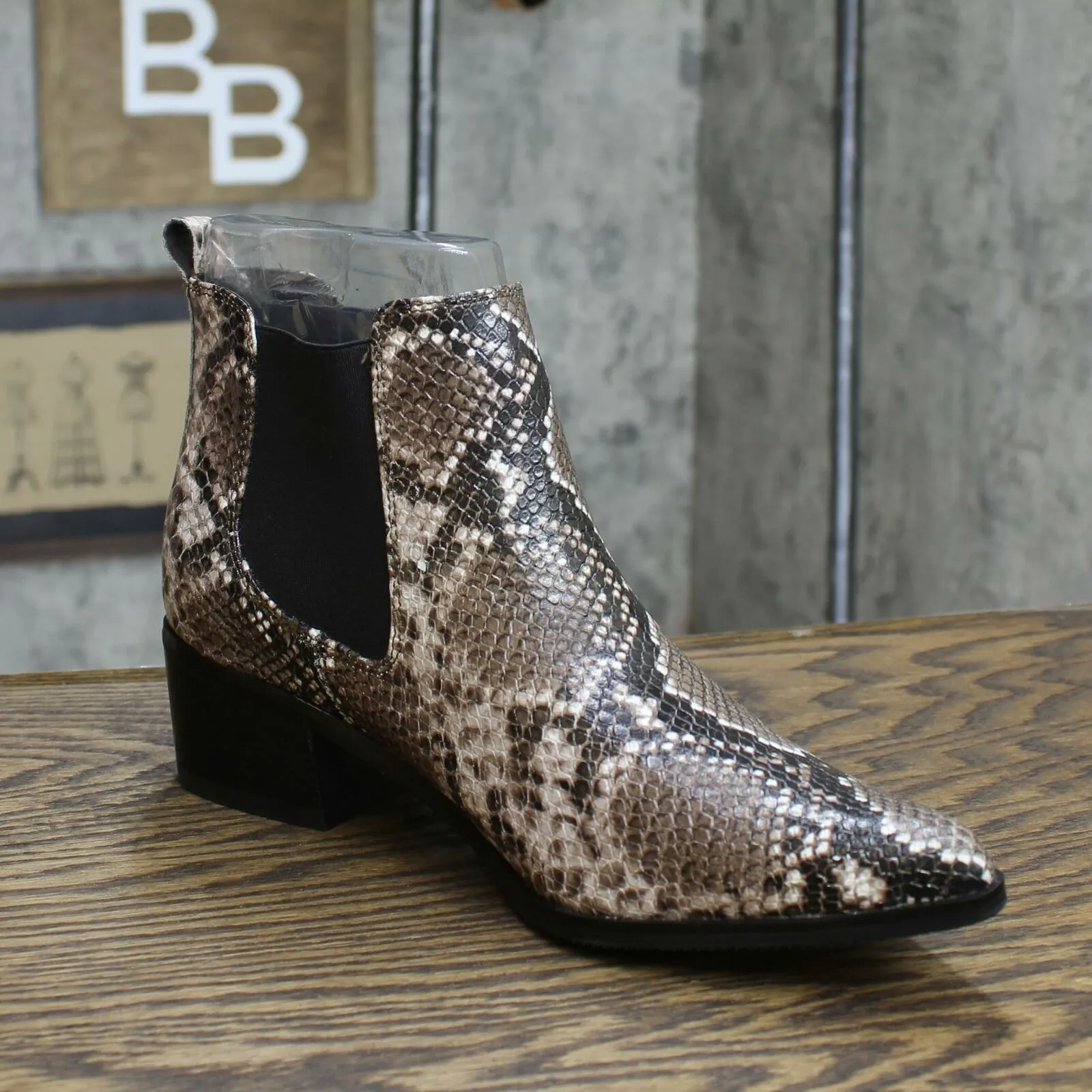 Blondo Emelia Waterproof Chelsea Bootie Brown Snake Leather MISMATCH (9,8 1/2)