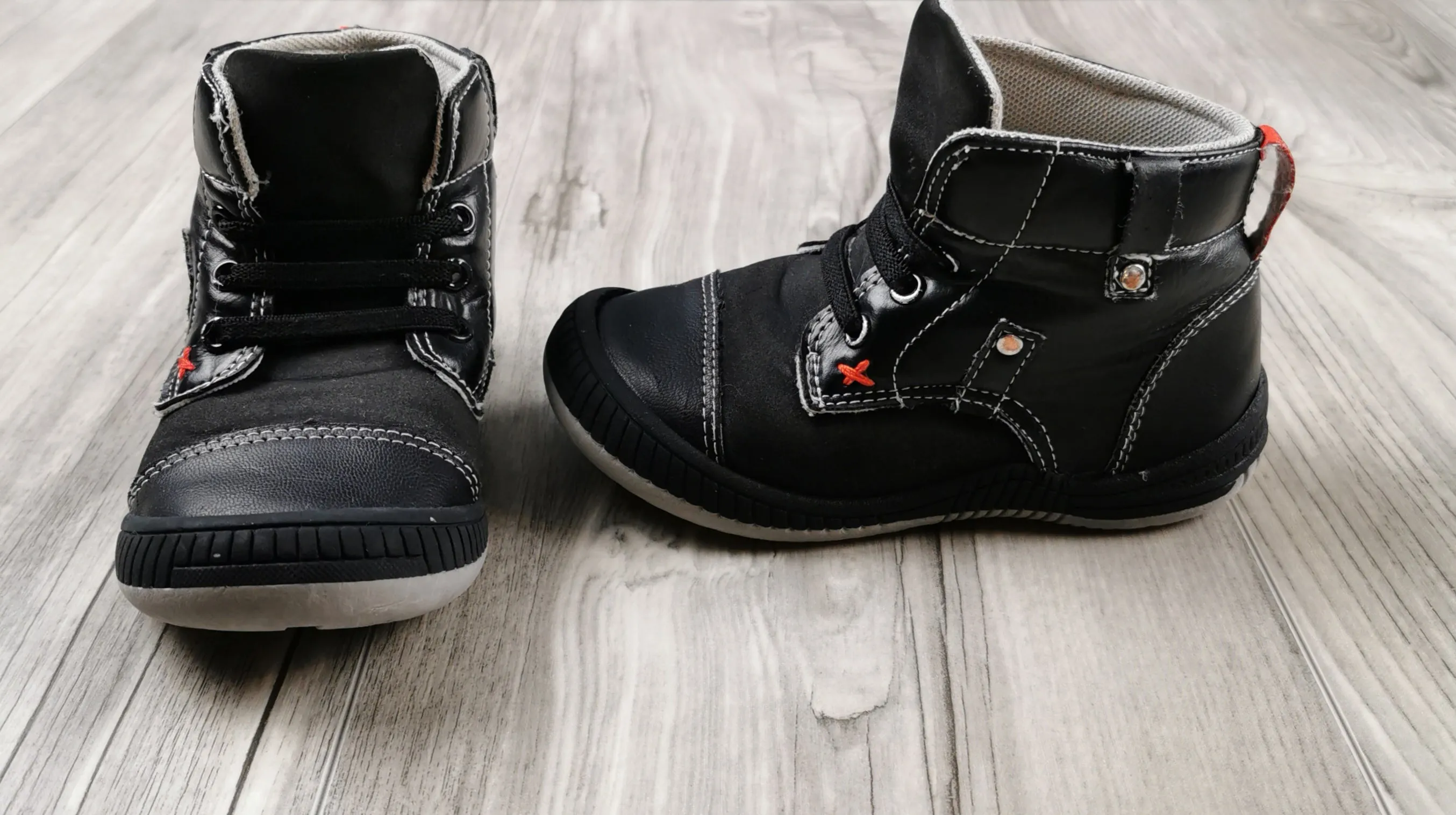 BOY SIZE 10 TODDLER - ADORABABY, Black Hightop, Pull-on Shoes VGUC B9