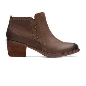 Clarks Neva Lo Boots (Standard Fit)