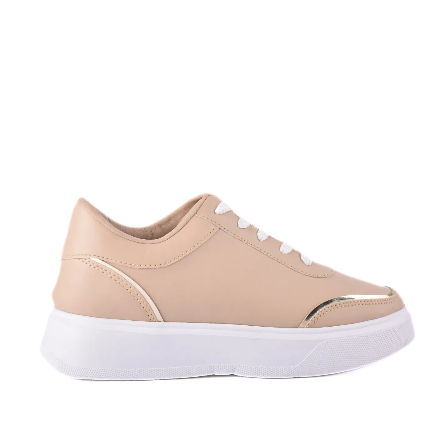 Fashionable Sneaker with Trims