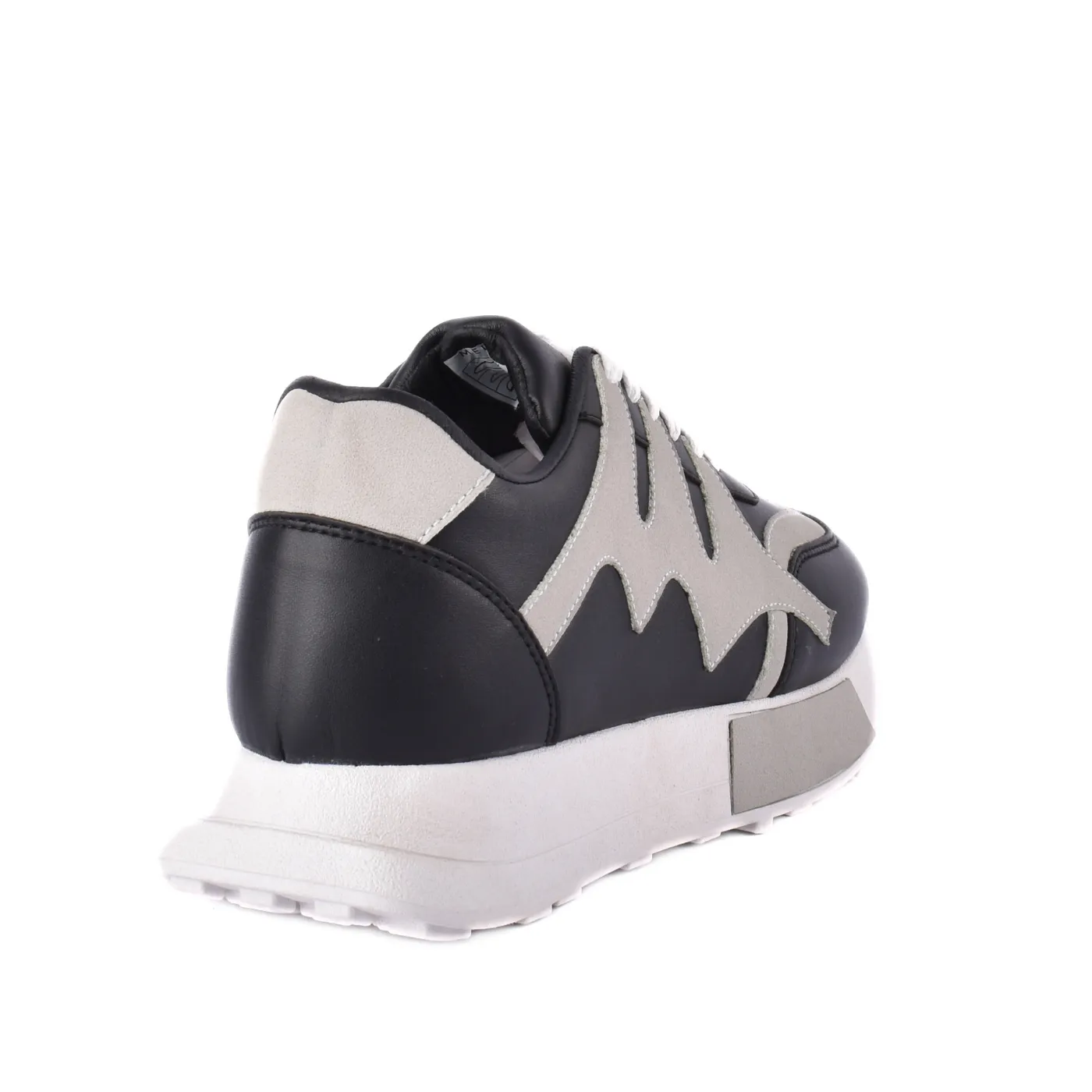 Fashionable Sneaker with Trims