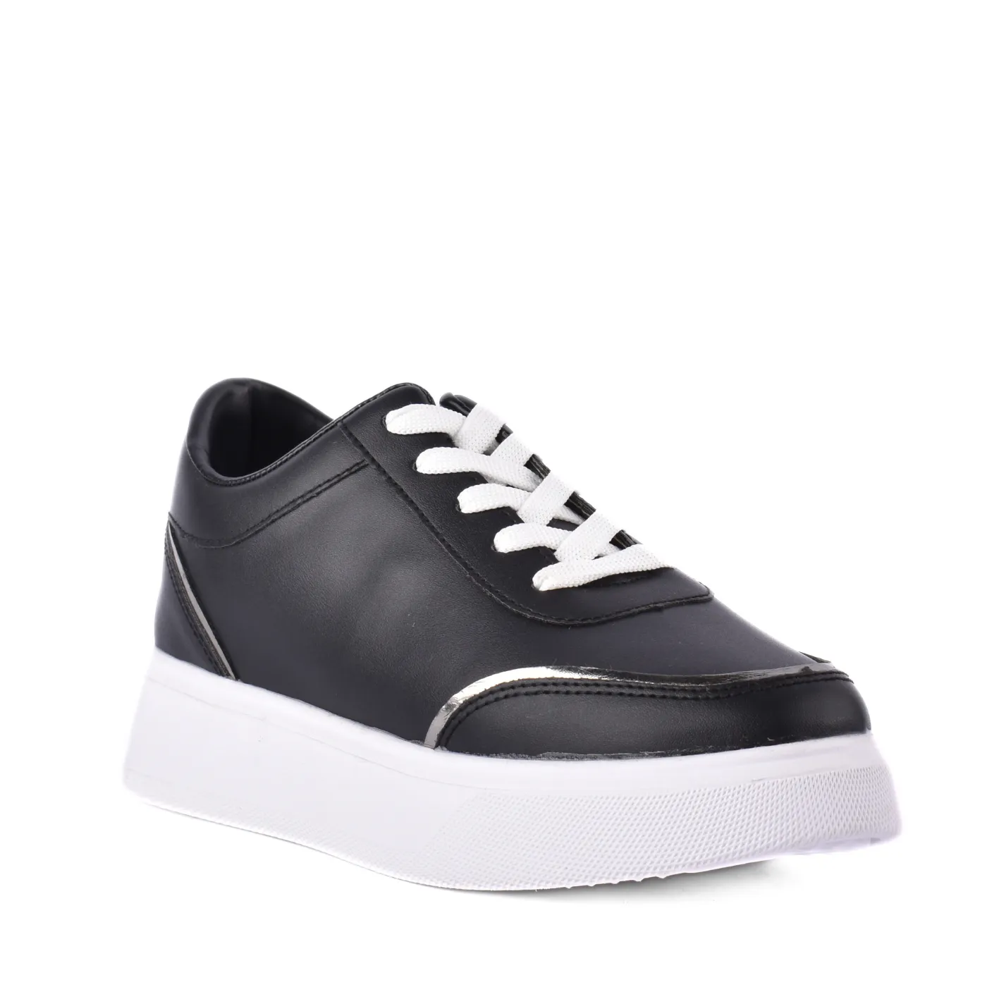 Fashionable Sneaker with Trims