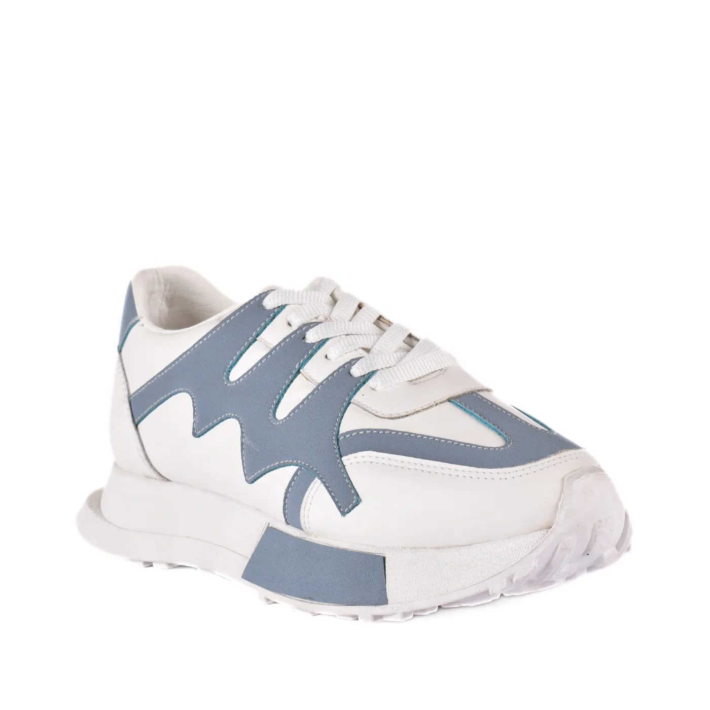 Fashionable Sneaker with Trims