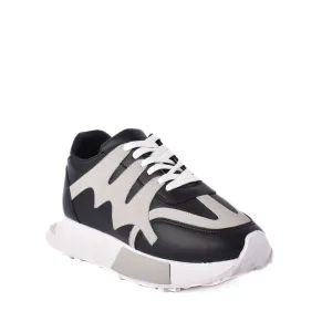 Fashionable Sneaker with Trims