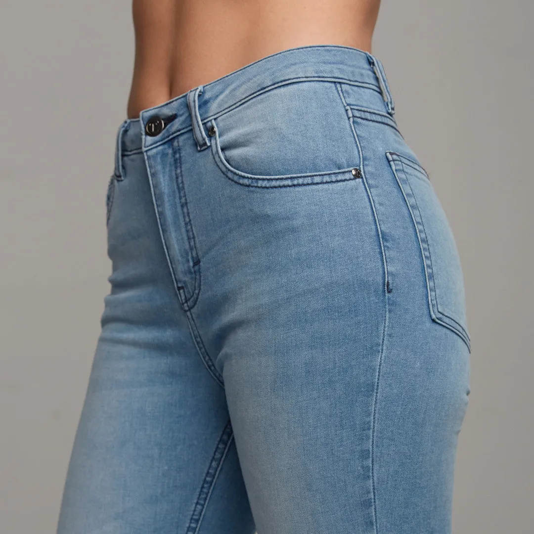 GIGI RIPPED BLUE JEANS - CT055