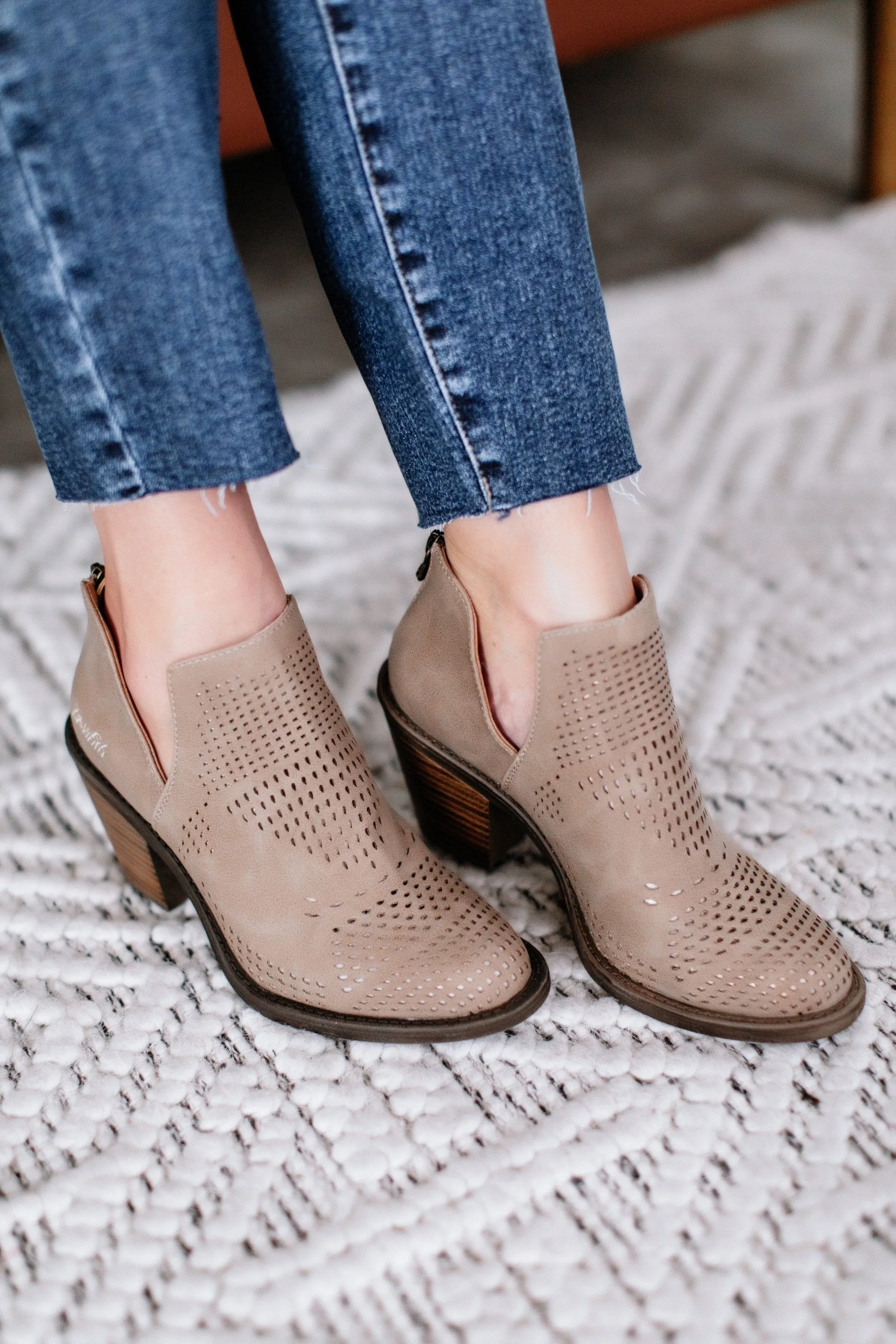 Lassoh Blowfish Boot In Beach