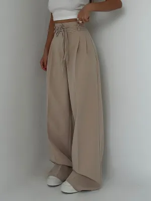 Lina - Elegant wide-leg trousers with high waist and belt detail