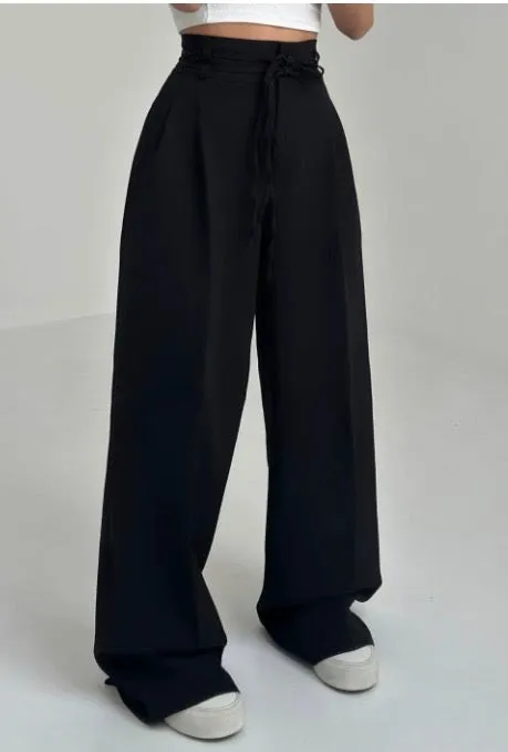 Lina - Elegant wide-leg trousers with high waist and belt detail
