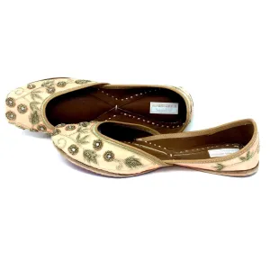 Peach Color Punjabi Jutti / Shoes With Zari Embroidery of Flower and Leaves