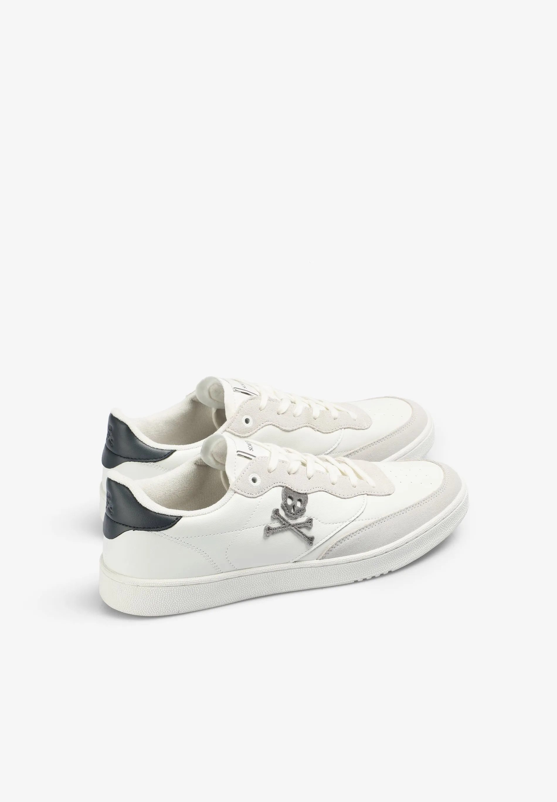 SAPATILHAS COM SKULL E SOLA CASCO