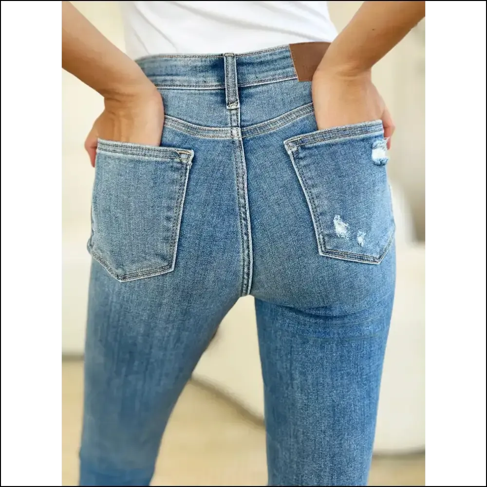 Strut your Stuff in Judy Blue Edgy Jeans: Heads will Turn! 💃🔥