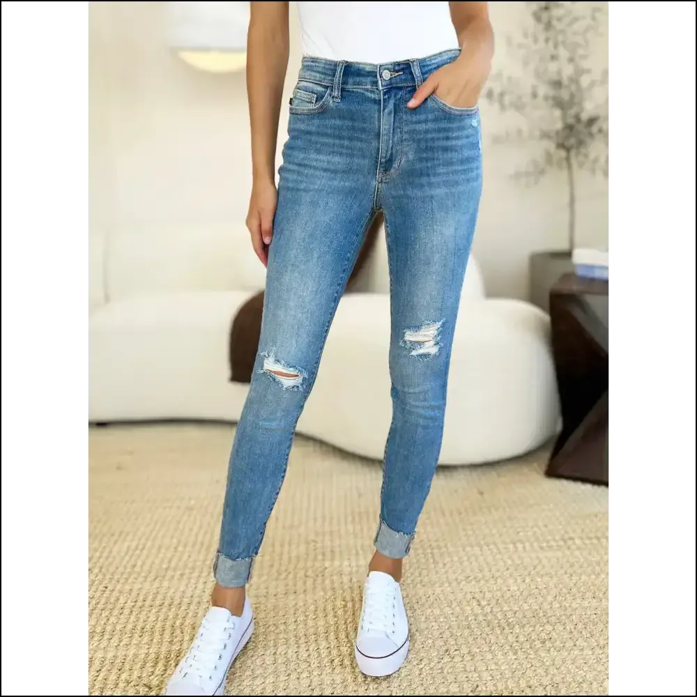 Strut your Stuff in Judy Blue Edgy Jeans: Heads will Turn! 💃🔥